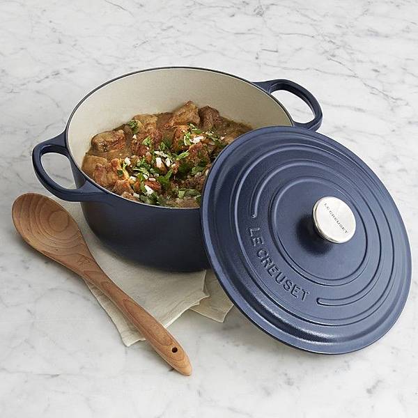 le-creuset-signature-cast-iron-matte-round-dutch-oven-o