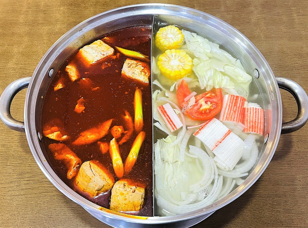 鐵木真麻辣鴛鴦鍋,麻辣控,經國路,台灣梅花豬,台灣沙朗牛肉,美國Choice霜降牛,手工花枝漿,桃園,鴛鴦鍋,麻辣鍋,火鍋,桃園美食,桃園火鍋,桃園鴛鴦火鍋,桃園麻辣