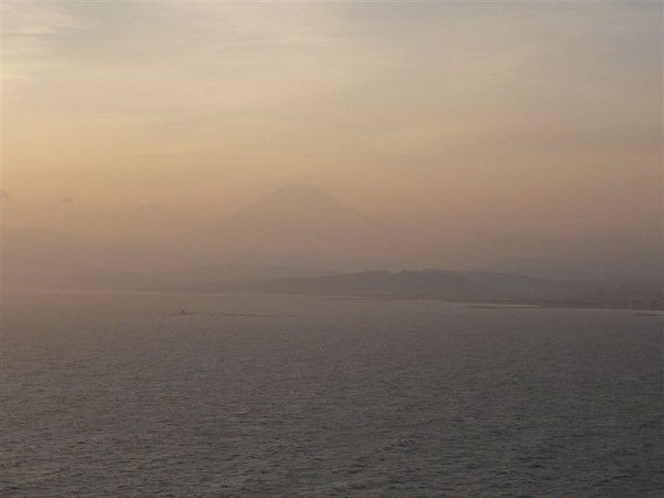 隱約可以看到富士山唷