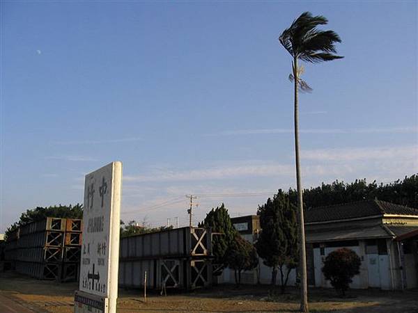 05 竹中車站-全景 樹的後方,過去為售票亭.jpg 05 竹中車站-全景 樹的後方,過去為售票亭.jpg