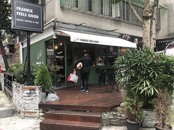 0F493D8B-7C23-4F32-B74F-3C7F58DF3BE9_1_105_c