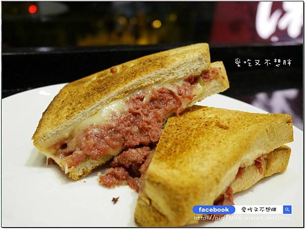 【台北市/美食】超誘人!爆衝的牛肉起士三文治。茗香園冰室/港式茶餐廳。捷運中山站1號出口/新光三越南西店後方 【台北市/美食】超誘人!爆衝的牛肉起士三文治。茗香園冰室/港式茶餐廳。捷運中山站1號出口/新光三越南西店後方