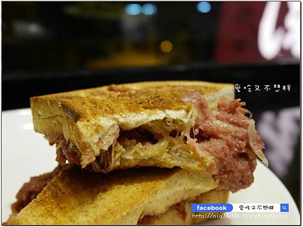 【台北市/美食】超誘人!爆衝的牛肉起士三文治。茗香園冰室/港式茶餐廳。捷運中山站1號出口/新光三越南西店後方 【台北市/美食】超誘人!爆衝的牛肉起士三文治。茗香園冰室/港式茶餐廳。捷運中山站1號出口/新光三越南西店後方