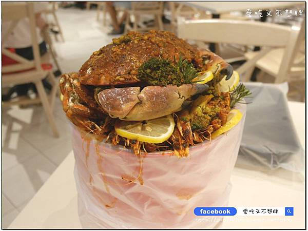 【台北市/美食】中秋聚餐好去處!一整桶巨無霸海鮮桶直接上桌!整隻雞腿超豪邁~冰果甜心。ATT 4 FUN 【台北市/美食】中秋聚餐好去處!一整桶巨無霸海鮮桶直接上桌!整隻雞腿超豪邁~冰果甜心。ATT 4 FUN