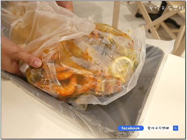 【台北市/美食】中秋聚餐好去處!一整桶巨無霸海鮮桶直接上桌!整隻雞腿超豪邁~冰果甜心。ATT 4 FUN 【台北市/美食】中秋聚餐好去處!一整桶巨無霸海鮮桶直接上桌!整隻雞腿超豪邁~冰果甜心。ATT 4 FUN