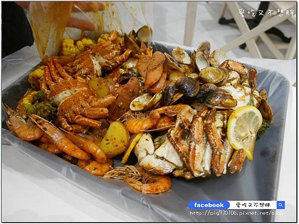 【台北市/美食】中秋聚餐好去處!一整桶巨無霸海鮮桶直接上桌!整隻雞腿超豪邁~冰果甜心。ATT 4 FUN 【台北市/美食】中秋聚餐好去處!一整桶巨無霸海鮮桶直接上桌!整隻雞腿超豪邁~冰果甜心。ATT 4 FUN