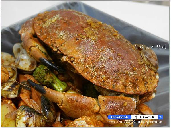 【台北市/美食】中秋聚餐好去處!一整桶巨無霸海鮮桶直接上桌!整隻雞腿超豪邁~冰果甜心。ATT 4 FUN 【台北市/美食】中秋聚餐好去處!一整桶巨無霸海鮮桶直接上桌!整隻雞腿超豪邁~冰果甜心。ATT 4 FUN