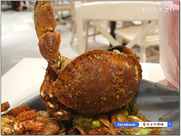 【台北市/美食】中秋聚餐好去處!一整桶巨無霸海鮮桶直接上桌!整隻雞腿超豪邁~冰果甜心。ATT 4 FUN 【台北市/美食】中秋聚餐好去處!一整桶巨無霸海鮮桶直接上桌!整隻雞腿超豪邁~冰果甜心。ATT 4 FUN