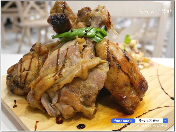 【台北市/美食】中秋聚餐好去處!一整桶巨無霸海鮮桶直接上桌!整隻雞腿超豪邁~冰果甜心。ATT 4 FUN 【台北市/美食】中秋聚餐好去處!一整桶巨無霸海鮮桶直接上桌!整隻雞腿超豪邁~冰果甜心。ATT 4 FUN