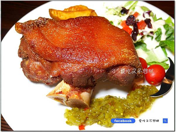 【新北市三重/美食】超大一盤德國豬腳只要588元!邪惡花生起司堡份量十足也才248元!平價氣氛好,約會好場所!鬍子爵士 【新北市三重/美食】超大一盤德國豬腳只要588元!邪惡花生起司堡份量十足也才248元!平價氣氛好,約會好場所!鬍子爵士