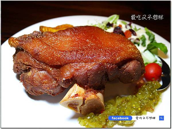 【新北市三重/美食】超大一盤德國豬腳只要588元!邪惡花生起司堡份量十足也才248元!平價氣氛好,約會好場所!鬍子爵士 【新北市三重/美食】超大一盤德國豬腳只要588元!邪惡花生起司堡份量十足也才248元!平價氣氛好,約會好場所!鬍子爵士