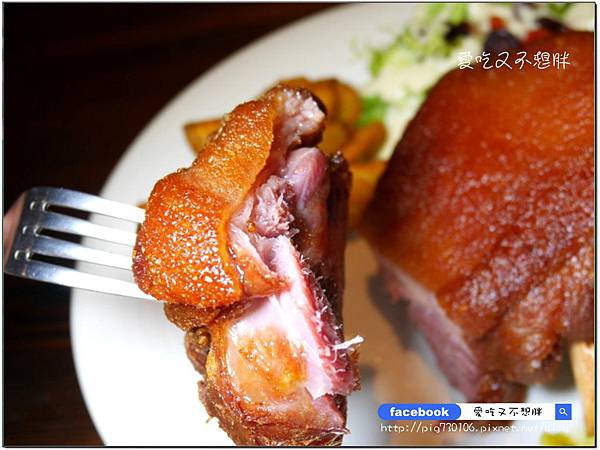 【新北市三重/美食】超大一盤德國豬腳只要588元!邪惡花生起司堡份量十足也才248元!平價氣氛好,約會好場所!鬍子爵士 【新北市三重/美食】超大一盤德國豬腳只要588元!邪惡花生起司堡份量十足也才248元!平價氣氛好,約會好場所!鬍子爵士