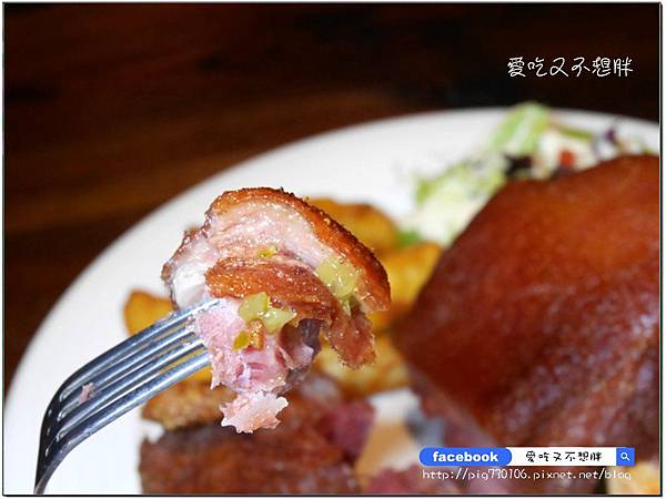 【新北市三重/美食】超大一盤德國豬腳只要588元!邪惡花生起司堡份量十足也才248元!平價氣氛好,約會好場所!鬍子爵士 【新北市三重/美食】超大一盤德國豬腳只要588元!邪惡花生起司堡份量十足也才248元!平價氣氛好,約會好場所!鬍子爵士