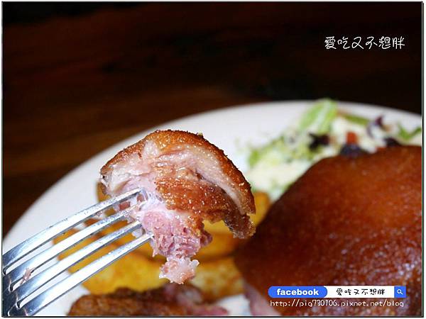 【新北市三重/美食】超大一盤德國豬腳只要588元!邪惡花生起司堡份量十足也才248元!平價氣氛好,約會好場所!鬍子爵士 【新北市三重/美食】超大一盤德國豬腳只要588元!邪惡花生起司堡份量十足也才248元!平價氣氛好,約會好場所!鬍子爵士