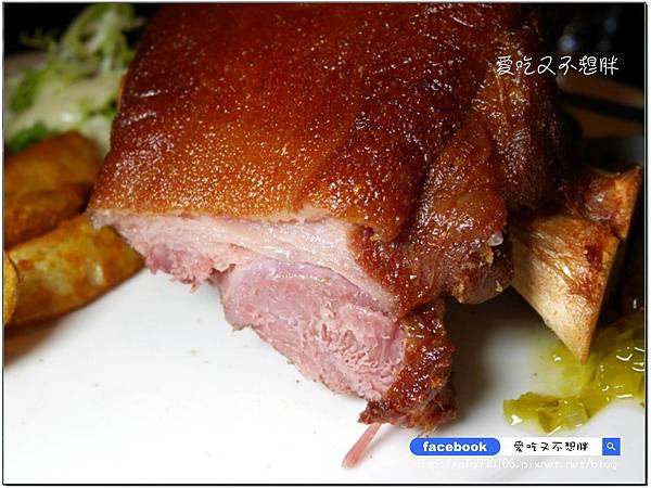 【新北市三重/美食】超大一盤德國豬腳只要588元!邪惡花生起司堡份量十足也才248元!平價氣氛好,約會好場所!鬍子爵士 【新北市三重/美食】超大一盤德國豬腳只要588元!邪惡花生起司堡份量十足也才248元!平價氣氛好,約會好場所!鬍子爵士