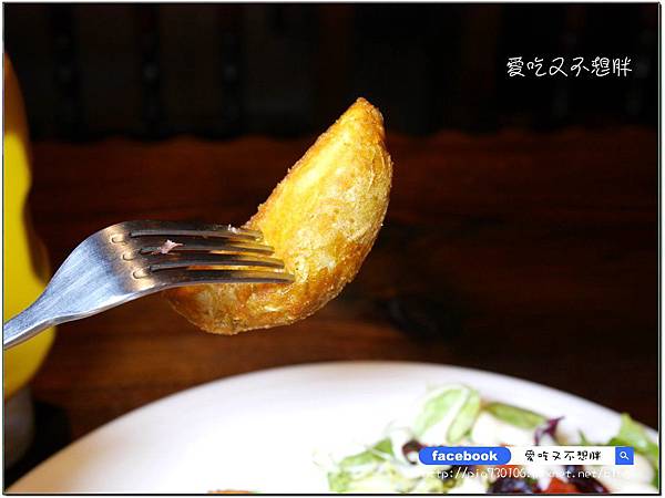 【新北市三重/美食】超大一盤德國豬腳只要588元!邪惡花生起司堡份量十足也才248元!平價氣氛好,約會好場所!鬍子爵士 【新北市三重/美食】超大一盤德國豬腳只要588元!邪惡花生起司堡份量十足也才248元!平價氣氛好,約會好場所!鬍子爵士