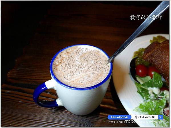 【新北市三重/美食】超大一盤德國豬腳只要588元!邪惡花生起司堡份量十足也才248元!平價氣氛好,約會好場所!鬍子爵士 【新北市三重/美食】超大一盤德國豬腳只要588元!邪惡花生起司堡份量十足也才248元!平價氣氛好,約會好場所!鬍子爵士