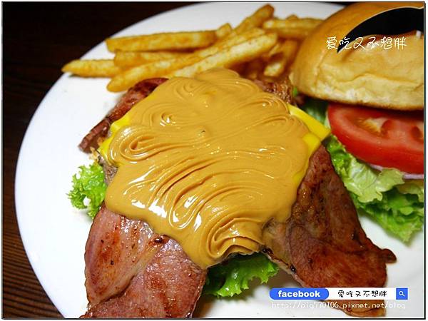 【新北市三重/美食】超大一盤德國豬腳只要588元!邪惡花生起司堡份量十足也才248元!平價氣氛好,約會好場所!鬍子爵士 【新北市三重/美食】超大一盤德國豬腳只要588元!邪惡花生起司堡份量十足也才248元!平價氣氛好,約會好場所!鬍子爵士