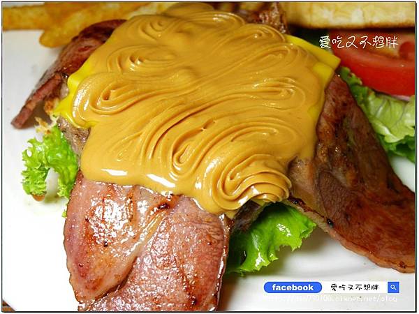 【新北市三重/美食】超大一盤德國豬腳只要588元!邪惡花生起司堡份量十足也才248元!平價氣氛好,約會好場所!鬍子爵士 【新北市三重/美食】超大一盤德國豬腳只要588元!邪惡花生起司堡份量十足也才248元!平價氣氛好,約會好場所!鬍子爵士