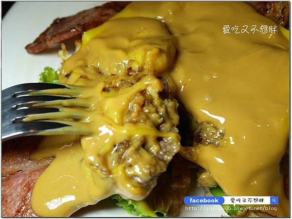 【新北市三重/美食】超大一盤德國豬腳只要588元!邪惡花生起司堡份量十足也才248元!平價氣氛好,約會好場所!鬍子爵士 【新北市三重/美食】超大一盤德國豬腳只要588元!邪惡花生起司堡份量十足也才248元!平價氣氛好,約會好場所!鬍子爵士