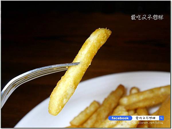 【新北市三重/美食】超大一盤德國豬腳只要588元!邪惡花生起司堡份量十足也才248元!平價氣氛好,約會好場所!鬍子爵士 【新北市三重/美食】超大一盤德國豬腳只要588元!邪惡花生起司堡份量十足也才248元!平價氣氛好,約會好場所!鬍子爵士