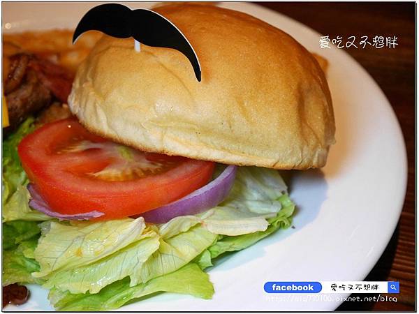 【新北市三重/美食】超大一盤德國豬腳只要588元!邪惡花生起司堡份量十足也才248元!平價氣氛好,約會好場所!鬍子爵士 【新北市三重/美食】超大一盤德國豬腳只要588元!邪惡花生起司堡份量十足也才248元!平價氣氛好,約會好場所!鬍子爵士