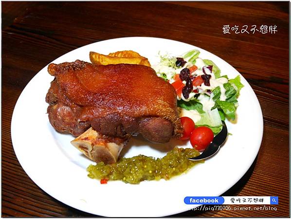 【新北市三重/美食】超大一盤德國豬腳只要588元!邪惡花生起司堡份量十足也才248元!平價氣氛好,約會好場所!鬍子爵士 【新北市三重/美食】超大一盤德國豬腳只要588元!邪惡花生起司堡份量十足也才248元!平價氣氛好,約會好場所!鬍子爵士