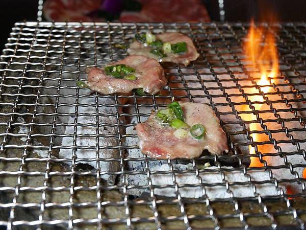 【新北市/美食】大口吃肉別怕荷包大失血!活動分享按讚送高品質的肉~適合聚餐/吃到飽!燒惑日式炭火燒肉店 【新北市/美食】大口吃肉別怕荷包大失血!活動分享按讚送高品質的肉~適合聚餐/吃到飽!燒惑日式炭火燒肉店