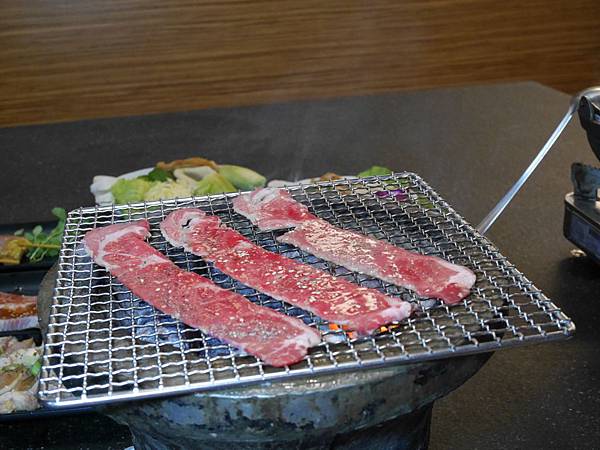 【新北市/美食】大口吃肉別怕荷包大失血!活動分享按讚送高品質的肉~適合聚餐/吃到飽!燒惑日式炭火燒肉店 【新北市/美食】大口吃肉別怕荷包大失血!活動分享按讚送高品質的肉~適合聚餐/吃到飽!燒惑日式炭火燒肉店