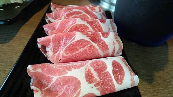 【宜蘭羅東/美食】好吃又平價個人式涮涮鍋。一大盤海龍王只要580元,裡頭還有二個大干貝!湯布院日式火鍋料理專門店《羅東總店》 【宜蘭羅東/美食】好吃又平價個人式涮涮鍋。一大盤海龍王只要580元,裡頭還有二個大干貝!湯布院日式火鍋料理專門店《羅東總店》