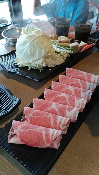 【宜蘭羅東/美食】好吃又平價個人式涮涮鍋。一大盤海龍王只要580元,裡頭還有二個大干貝!湯布院日式火鍋料理專門店《羅東總店》 【宜蘭羅東/美食】好吃又平價個人式涮涮鍋。一大盤海龍王只要580元,裡頭還有二個大干貝!湯布院日式火鍋料理專門店《羅東總店》