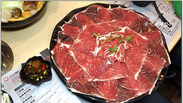 【新北市泰山/美食】高CP值!相撲鍋超大一盤肉只要309元!雙人海鮮總匯大船上桌只要1399元!怎麼吃都不心庝啦~極上日式涮涮鍋 【新北市泰山/美食】高CP值!相撲鍋超大一盤肉只要309元!雙人海鮮總匯大船上桌只要1399元!怎麼吃都不心庝啦~極上日式涮涮鍋