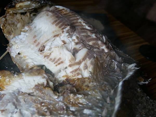 【新北蘆洲/美食】一整隻烤魚只要350元！串烤店居然有泰國蝦