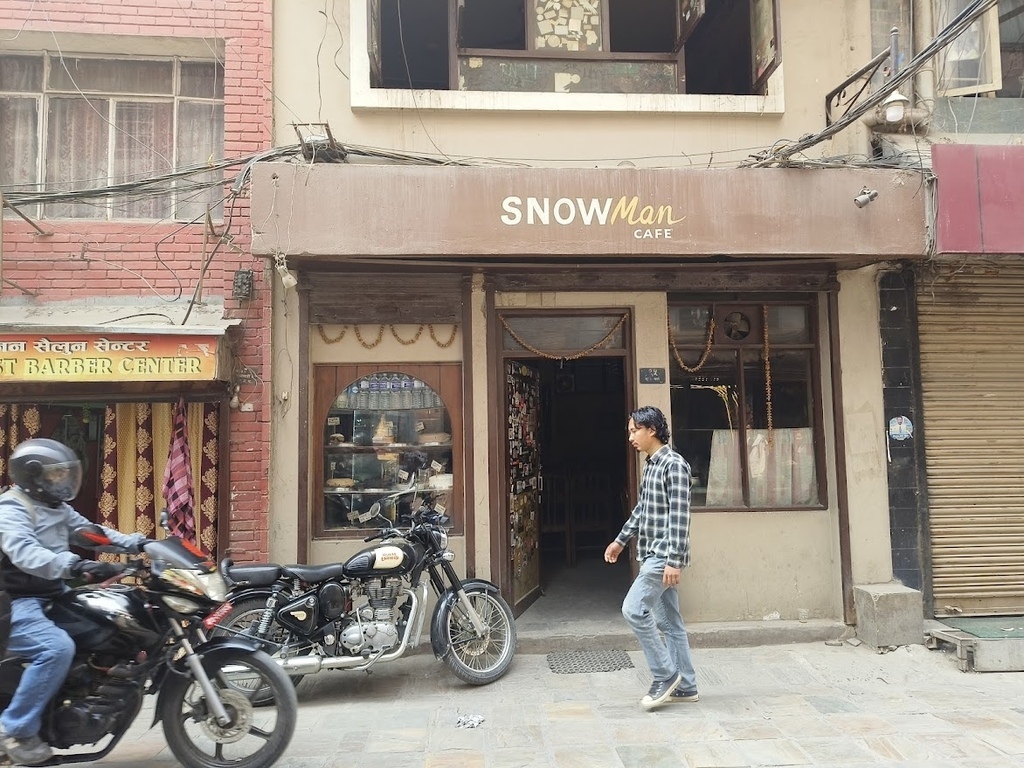 尼泊爾加德滿都寶藏小店-Snowman café、MOMO’S-1.jpg