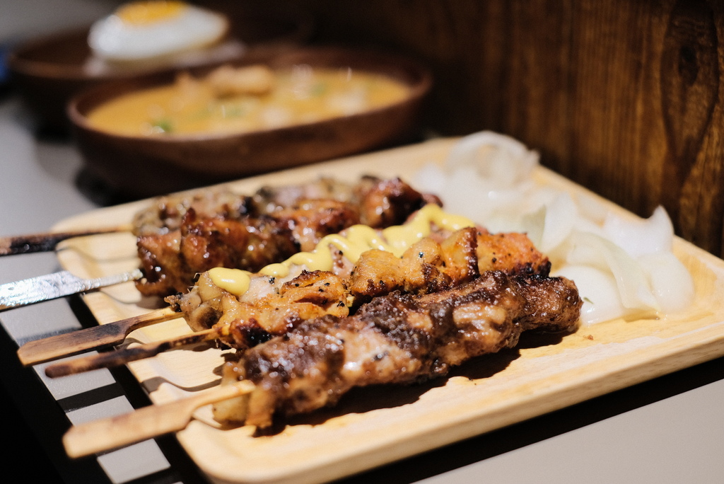 台南Bula冷奶油咖椰吐司｜烤雞肉串，辣味、蜂蜜芥末各有特色