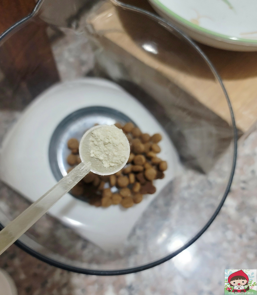 20220917_152049_副本.jpg 奶酥很買單的把凍乾跟排毛MAX一塊吃了