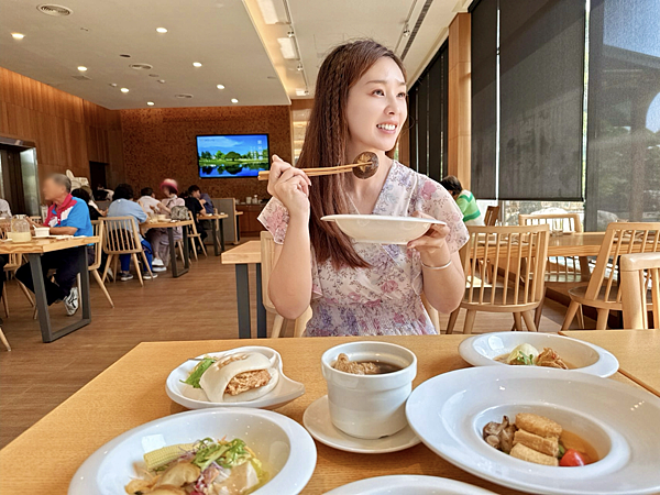 【美食‧分享】松柏軒景觀餐廳｜中部第一中式餐點景觀餐廳~讓心