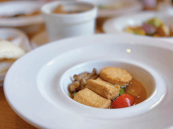 【美食‧分享】松柏軒景觀餐廳｜中部第一中式餐點景觀餐廳~讓心