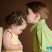 Can saliva really sterilize the wound? What's the proper way to deal with it?2