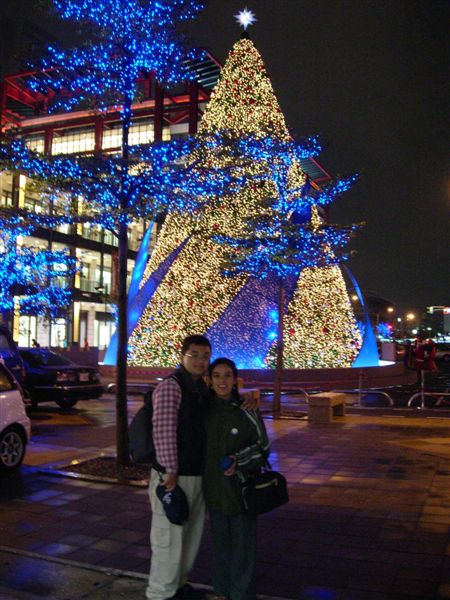 {台北}聖誕樹跟藍藍樹之老婆跟我