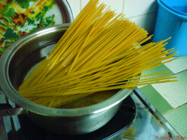 spaghetti before cook.JPG
