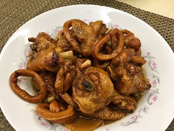 魷魚圈紅燒雞