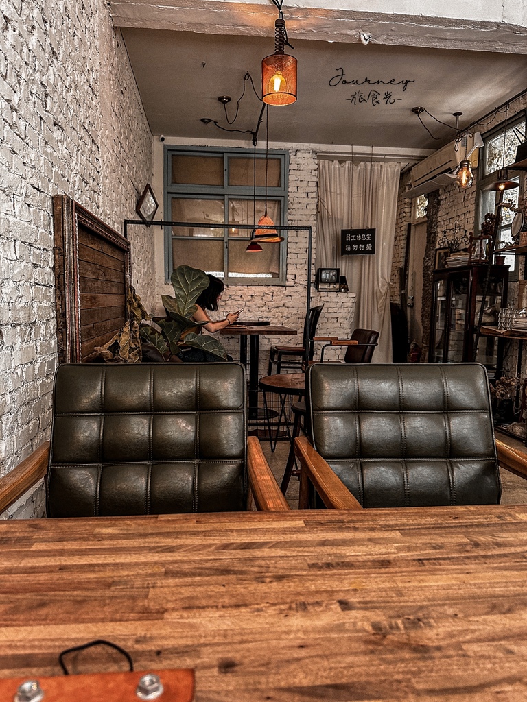 【台北．咖啡廳】被綠意盎然擁抱的工業風咖啡廳『2J Cafe