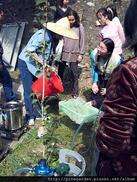 photo of bucket for workshop supplies.jpg