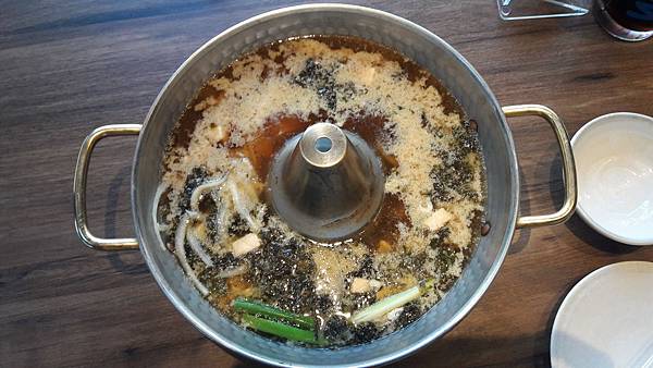 【台中西屯】茶六燒肉堂-輕井澤新品牌，燒肉火鍋精緻吃，一次滿足兩種需求！