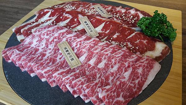 【台中西屯】茶六燒肉堂-輕井澤新品牌，燒肉火鍋精緻吃，一次滿足兩種需求！