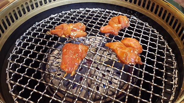 【台中西屯】茶六燒肉堂-輕井澤新品牌，燒肉火鍋精緻吃，一次滿足兩種需求！