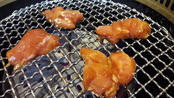 【台中西屯】茶六燒肉堂-輕井澤新品牌，燒肉火鍋精緻吃，一次滿足兩種需求！