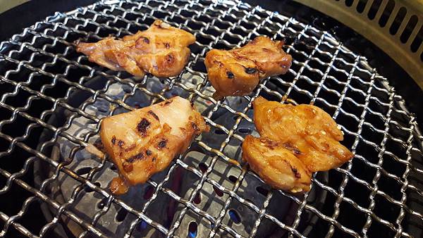 【台中西屯】茶六燒肉堂-輕井澤新品牌，燒肉火鍋精緻吃，一次滿足兩種需求！