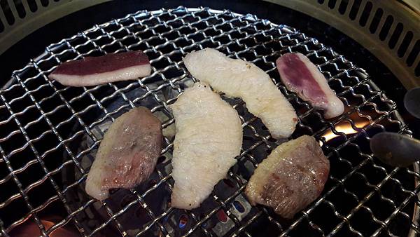 【台中西屯】茶六燒肉堂-輕井澤新品牌，燒肉火鍋精緻吃，一次滿足兩種需求！